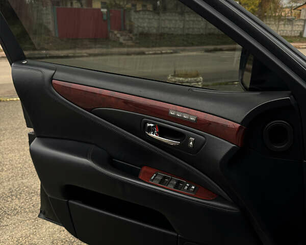 Чорний Лексус ЛС, об'ємом двигуна 4.61 л та пробігом 275 тис. км за 9900 $, фото 8 на Automoto.ua