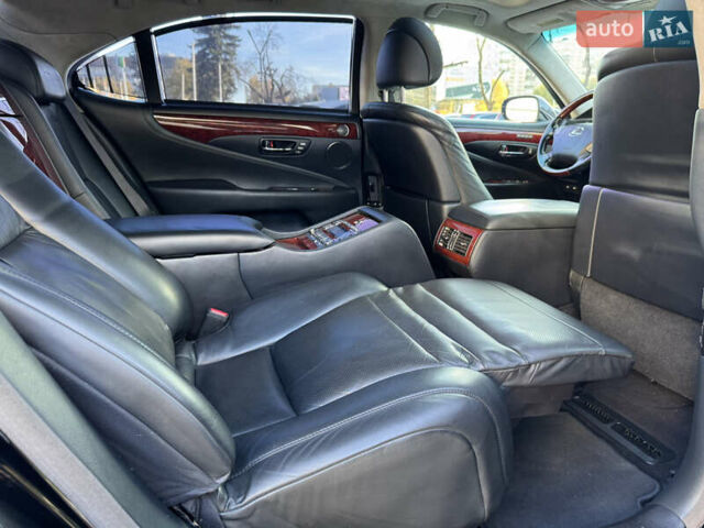 Черный Лексус ЛС, объемом двигателя 4.6 л и пробегом 251 тыс. км за 13500 $, фото 39 на Automoto.ua