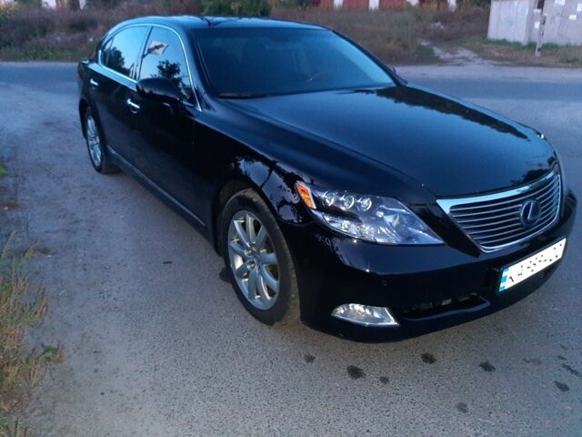 Черный Лексус ЛС, объемом двигателя 5 л и пробегом 229 тыс. км за 10500 $, фото 18 на Automoto.ua