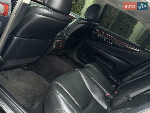 Черный Лексус ЛС, объемом двигателя 4.6 л и пробегом 175 тыс. км за 9900 $, фото 35 на Automoto.ua