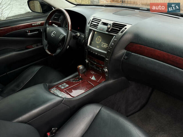 Черный Лексус ЛС, объемом двигателя 4.6 л и пробегом 175 тыс. км за 9900 $, фото 53 на Automoto.ua