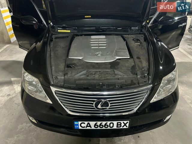 Черный Лексус ЛС, объемом двигателя 4.6 л и пробегом 260 тыс. км за 10000 $, фото 7 на Automoto.ua