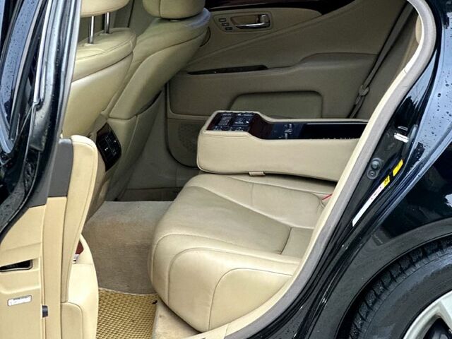 Чорний Лексус ЛС, об'ємом двигуна 4.6 л та пробігом 200 тис. км за 12000 $, фото 7 на Automoto.ua