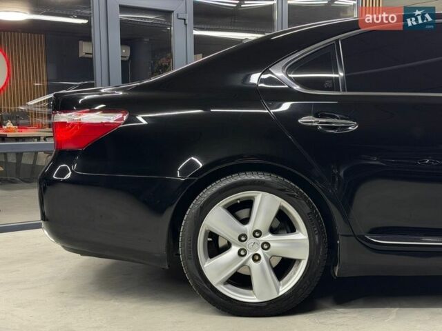 Черный Лексус ЛС, объемом двигателя 4.61 л и пробегом 220 тыс. км за 11500 $, фото 17 на Automoto.ua