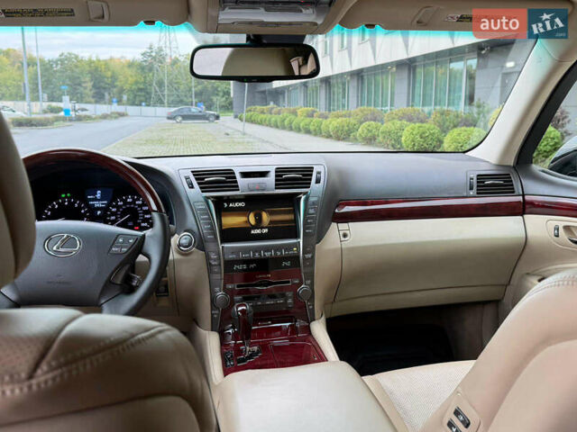 Черный Лексус ЛС, объемом двигателя 4.6 л и пробегом 285 тыс. км за 12999 $, фото 70 на Automoto.ua