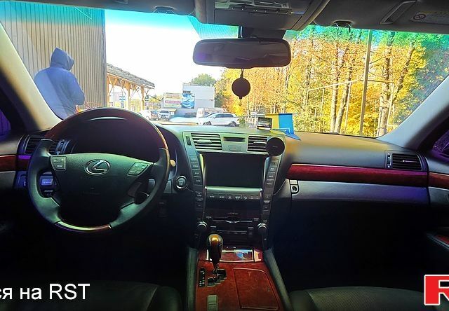 Черный Лексус ЛС, объемом двигателя 4.6 л и пробегом 190 тыс. км за 15000 $, фото 5 на Automoto.ua