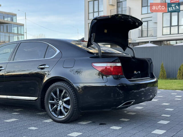 Черный Лексус ЛС, объемом двигателя 4.6 л и пробегом 251 тыс. км за 13500 $, фото 49 на Automoto.ua