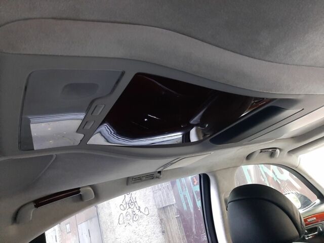 Черный Лексус ЛС, объемом двигателя 5 л и пробегом 229 тыс. км за 10500 $, фото 6 на Automoto.ua