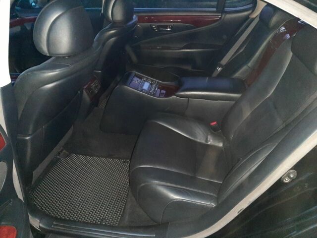 Черный Лексус ЛС, объемом двигателя 5 л и пробегом 229 тыс. км за 10500 $, фото 22 на Automoto.ua