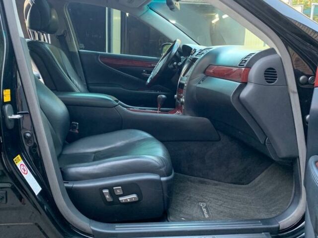 Черный Лексус ЛС, объемом двигателя 4.6 л и пробегом 176 тыс. км за 8500 $, фото 15 на Automoto.ua