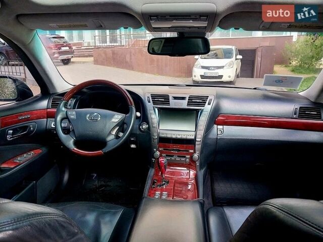 Черный Лексус ЛС, объемом двигателя 4.6 л и пробегом 227 тыс. км за 11000 $, фото 6 на Automoto.ua