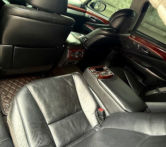 Черный Лексус ЛС, объемом двигателя 4.6 л и пробегом 200 тыс. км за 12221 $, фото 7 на Automoto.ua