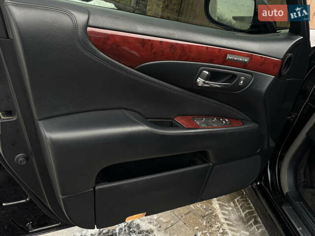 Черный Лексус ЛС, объемом двигателя 4.6 л и пробегом 175 тыс. км за 9900 $, фото 37 на Automoto.ua