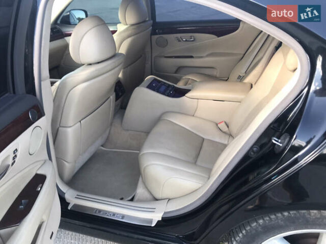 Чорний Лексус ЛС, об'ємом двигуна 4.61 л та пробігом 176 тис. км за 12900 $, фото 7 на Automoto.ua