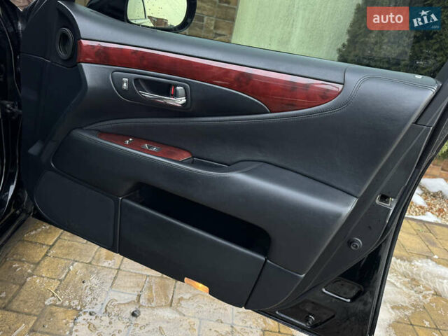 Черный Лексус ЛС, объемом двигателя 4.6 л и пробегом 175 тыс. км за 9900 $, фото 50 на Automoto.ua