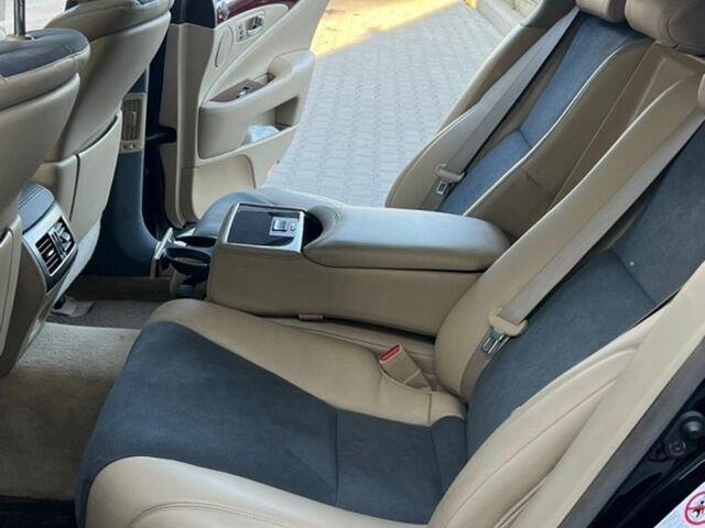 Черный Лексус ЛС, объемом двигателя 4.61 л и пробегом 390 тыс. км за 10500 $, фото 13 на Automoto.ua