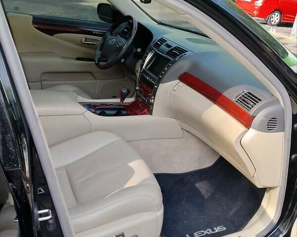 Черный Лексус ЛС, объемом двигателя 4.61 л и пробегом 292 тыс. км за 10500 $, фото 16 на Automoto.ua