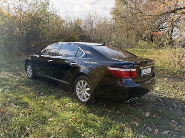 Черный Лексус ЛС, объемом двигателя 4.6 л и пробегом 300 тыс. км за 10264 $, фото 3 на Automoto.ua