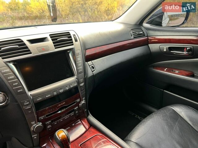 Черный Лексус ЛС, объемом двигателя 4.61 л и пробегом 229 тыс. км за 12000 $, фото 12 на Automoto.ua