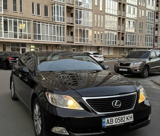 Черный Лексус ЛС, объемом двигателя 4.6 л и пробегом 299 тыс. км за 8899 $, фото 1 на Automoto.ua