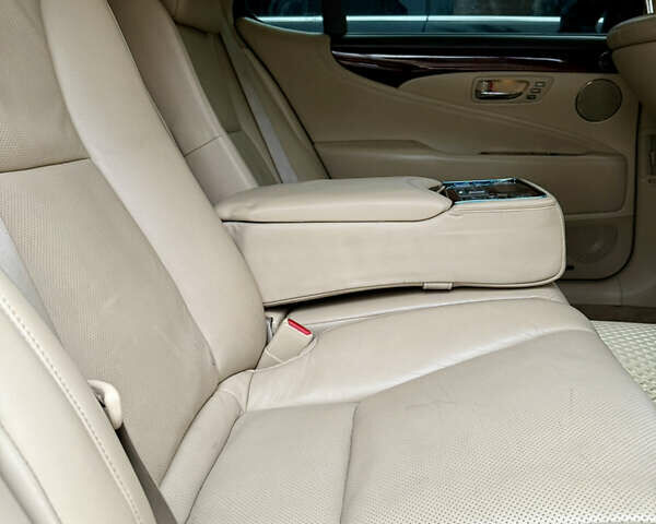 Чорний Лексус ЛС, об'ємом двигуна 4.61 л та пробігом 228 тис. км за 12300 $, фото 14 на Automoto.ua