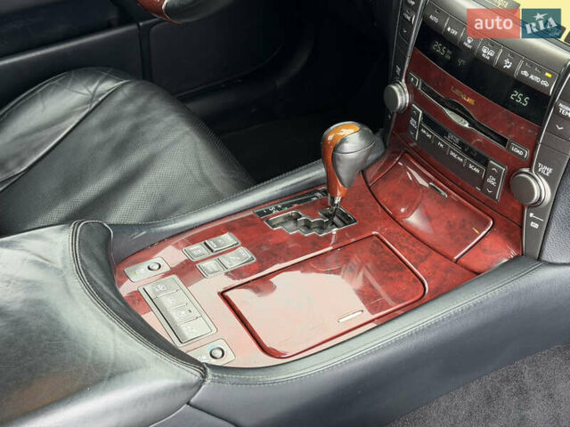 Черный Лексус ЛС, объемом двигателя 4.6 л и пробегом 277 тыс. км за 14999 $, фото 40 на Automoto.ua