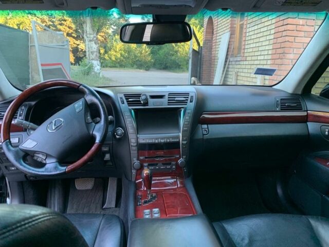 Черный Лексус ЛС, объемом двигателя 4.6 л и пробегом 176 тыс. км за 8500 $, фото 10 на Automoto.ua