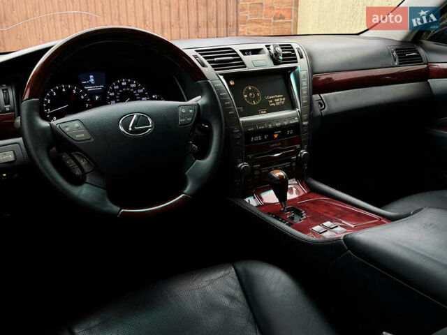 Черный Лексус ЛС, объемом двигателя 4.6 л и пробегом 175 тыс. км за 9900 $, фото 29 на Automoto.ua
