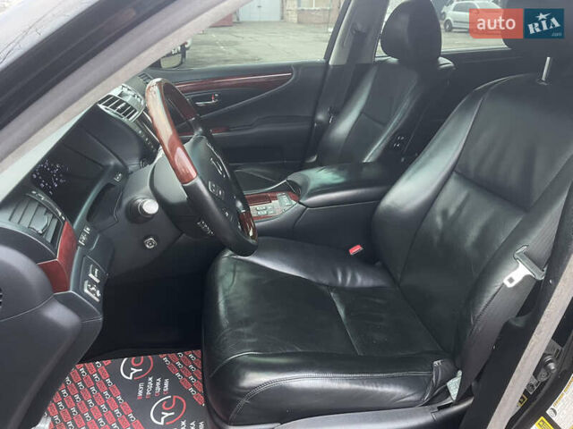 Черный Лексус ЛС, объемом двигателя 4.61 л и пробегом 235 тыс. км за 11999 $, фото 27 на Automoto.ua