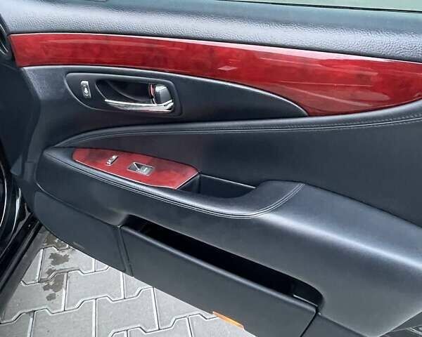 Чорний Лексус ЛС, об'ємом двигуна 4.61 л та пробігом 218 тис. км за 10800 $, фото 12 на Automoto.ua