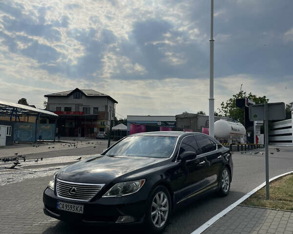 Черный Лексус ЛС, объемом двигателя 4.6 л и пробегом 233 тыс. км за 10500 $, фото 1 на Automoto.ua