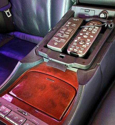 Чорний Лексус ЛС, об'ємом двигуна 4.6 л та пробігом 190 тис. км за 15000 $, фото 10 на Automoto.ua