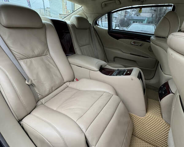 Черный Лексус ЛС, объемом двигателя 4.61 л и пробегом 138 тыс. км за 9999 $, фото 19 на Automoto.ua