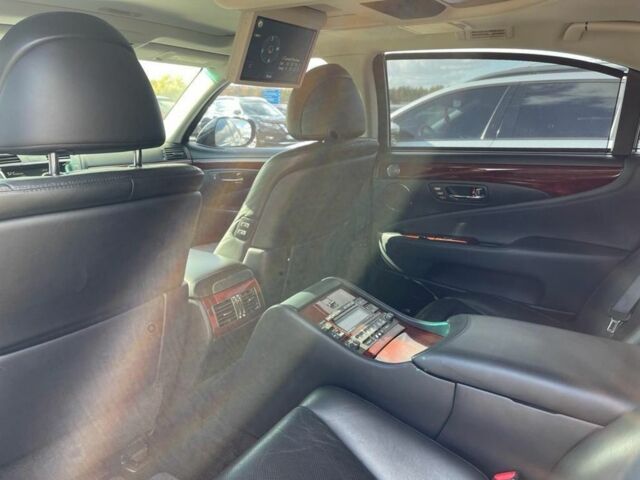 Черный Лексус ЛС, объемом двигателя 4.6 л и пробегом 142 тыс. км за 16000 $, фото 9 на Automoto.ua