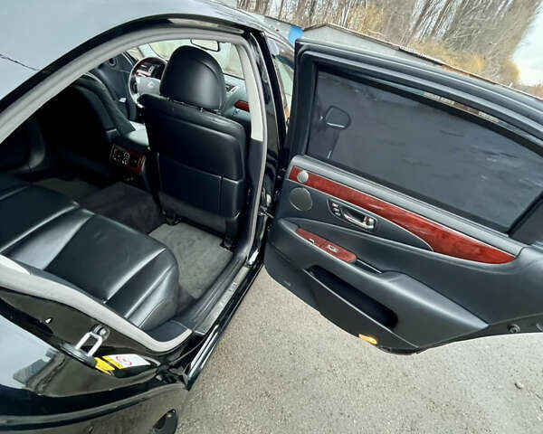 Черный Лексус ЛС, объемом двигателя 4.97 л и пробегом 210 тыс. км за 16500 $, фото 12 на Automoto.ua