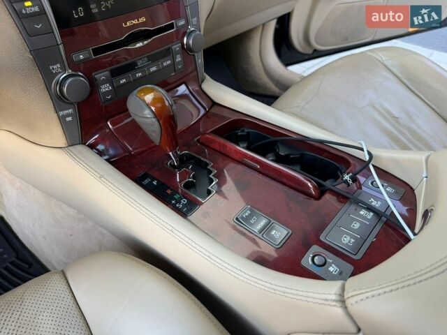Черный Лексус ЛС, объемом двигателя 4.61 л и пробегом 235 тыс. км за 10950 $, фото 57 на Automoto.ua