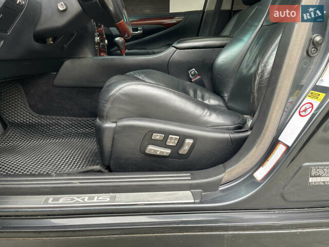 Черный Лексус ЛС, объемом двигателя 4.61 л и пробегом 355 тыс. км за 9400 $, фото 10 на Automoto.ua