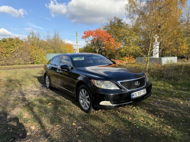 Черный Лексус ЛС, объемом двигателя 4.6 л и пробегом 300 тыс. км за 10264 $, фото 1 на Automoto.ua