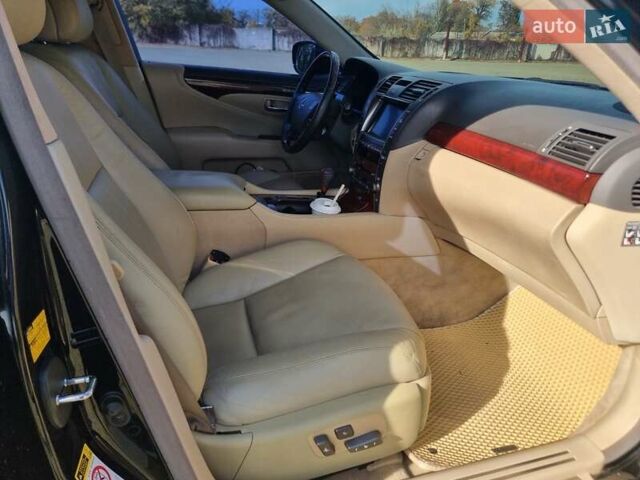 Черный Лексус ЛС, объемом двигателя 4.61 л и пробегом 246 тыс. км за 11500 $, фото 8 на Automoto.ua