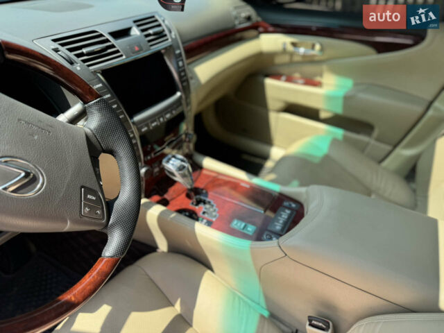 Черный Лексус ЛС, объемом двигателя 4.61 л и пробегом 320 тыс. км за 14500 $, фото 13 на Automoto.ua