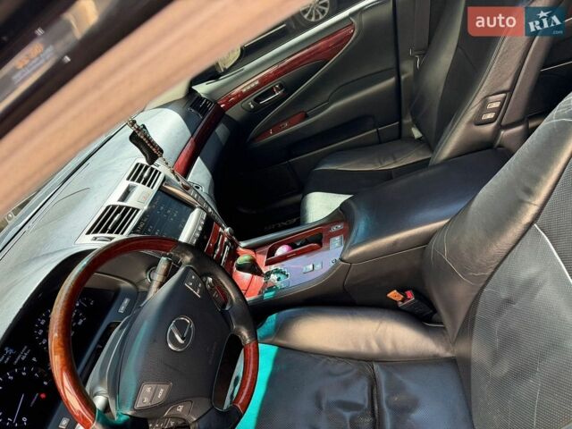 Черный Лексус ЛС, объемом двигателя 4.61 л и пробегом 203 тыс. км за 10000 $, фото 6 на Automoto.ua