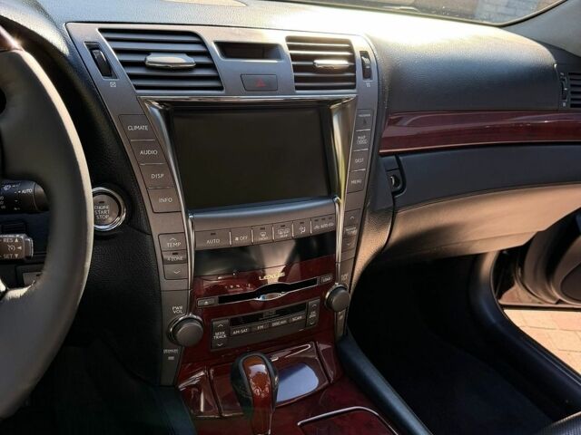 Черный Лексус ЛС, объемом двигателя 4.61 л и пробегом 148 тыс. км за 14500 $, фото 13 на Automoto.ua