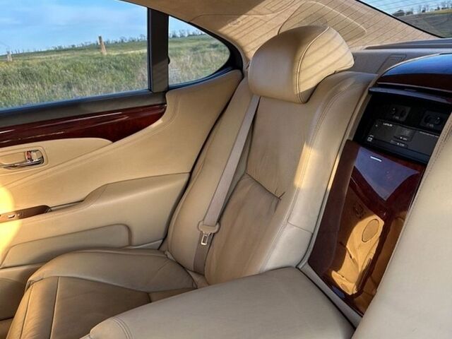 Чорний Лексус ЛС, об'ємом двигуна 4.61 л та пробігом 176 тис. км за 10500 $, фото 44 на Automoto.ua