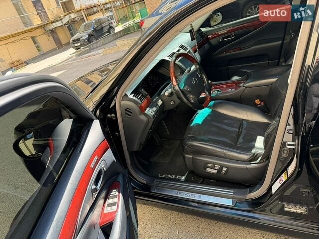 Черный Лексус ЛС, объемом двигателя 4.61 л и пробегом 202 тыс. км за 15000 $, фото 6 на Automoto.ua