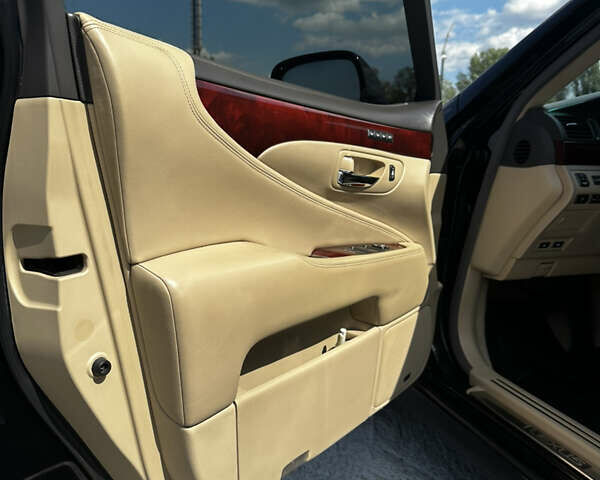 Черный Лексус ЛС, объемом двигателя 4.6 л и пробегом 270 тыс. км за 12500 $, фото 17 на Automoto.ua