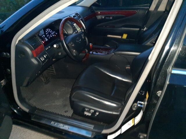 Черный Лексус ЛС, объемом двигателя 5 л и пробегом 229 тыс. км за 10500 $, фото 15 на Automoto.ua