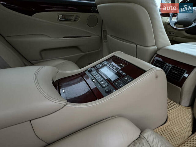 Черный Лексус ЛС, объемом двигателя 4.61 л и пробегом 138 тыс. км за 9999 $, фото 20 на Automoto.ua