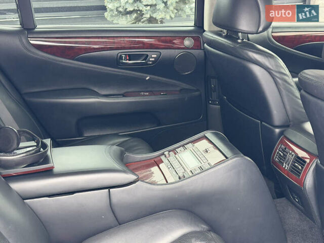 Черный Лексус ЛС, объемом двигателя 4.6 л и пробегом 277 тыс. км за 14999 $, фото 46 на Automoto.ua