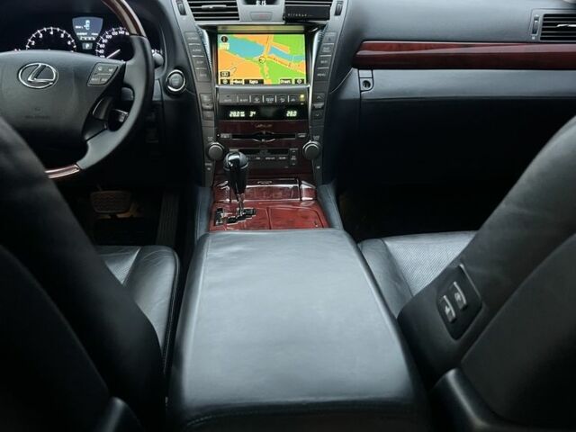 Черный Лексус ЛС, объемом двигателя 4.6 л и пробегом 230 тыс. км за 13800 $, фото 20 на Automoto.ua