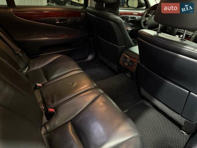 Черный Лексус ЛС, объемом двигателя 4.97 л и пробегом 347 тыс. км за 14500 $, фото 6 на Automoto.ua